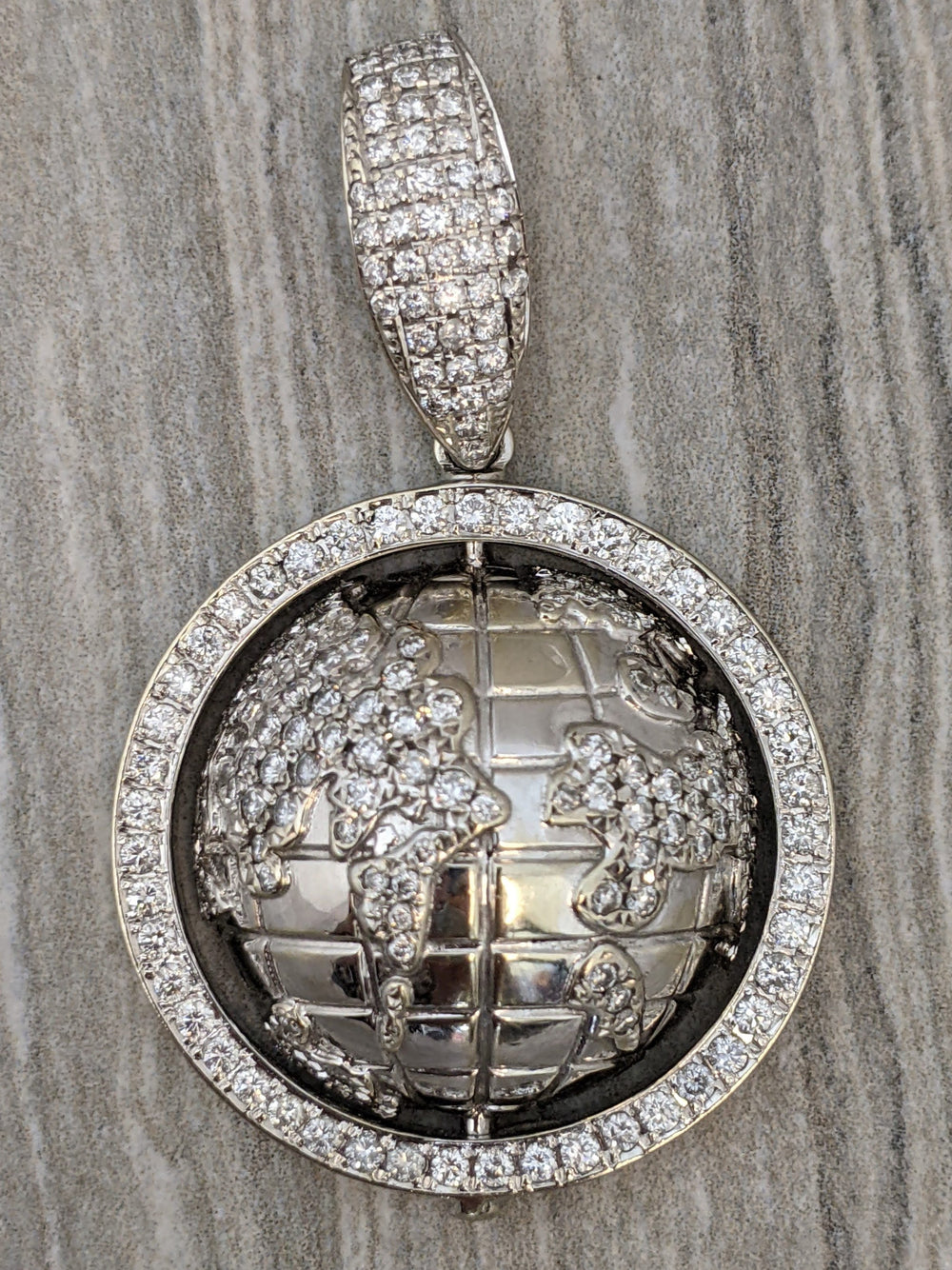 14k White Gold 3ctw Diamond Globe Pendant