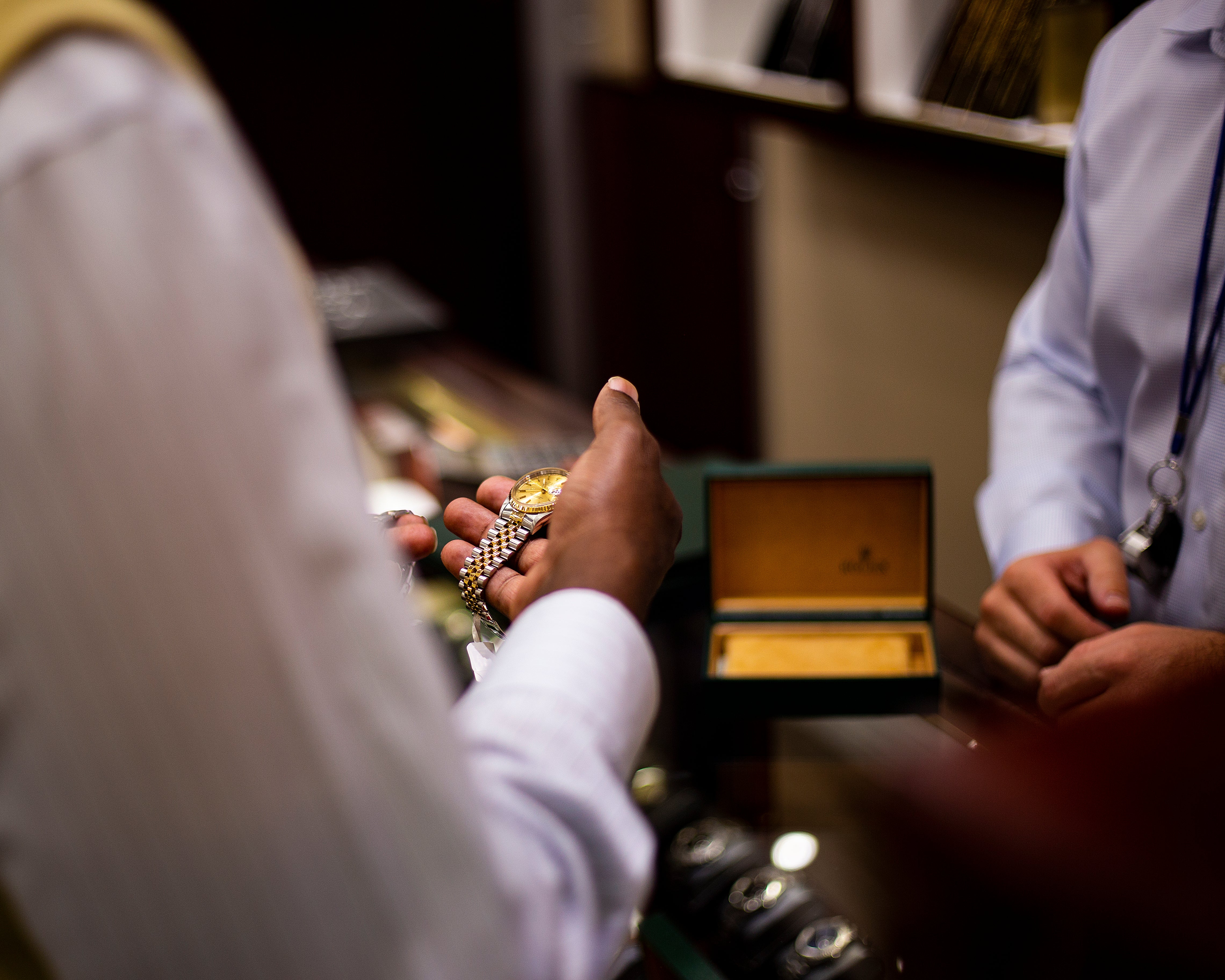 The Allure of Pre-Owned Luxury Watches: A Journey with Elite Fine Jewelers