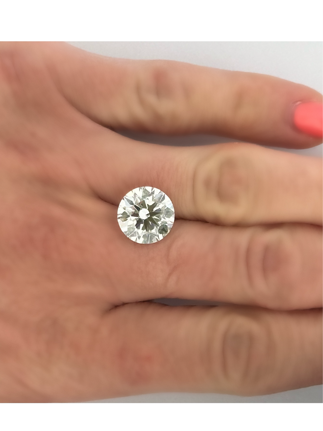 Loose 6.01 Carats Round Brilliant Lab-Grown Diamond IGI Graded G-VS1 on hand 