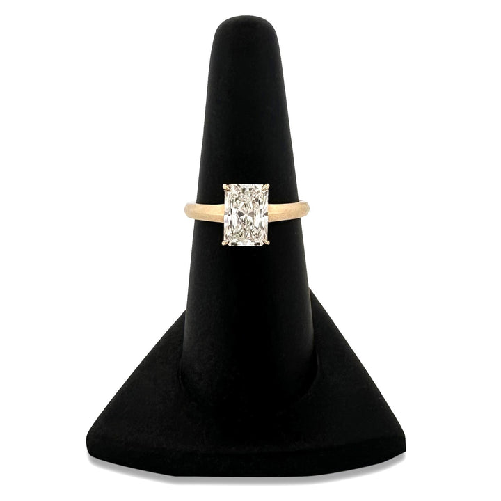 IGI Graded 3.01ct Radiant Cut Lab-Grown Diamond Solitaire Engagement Ring in 14k Yellow Gold