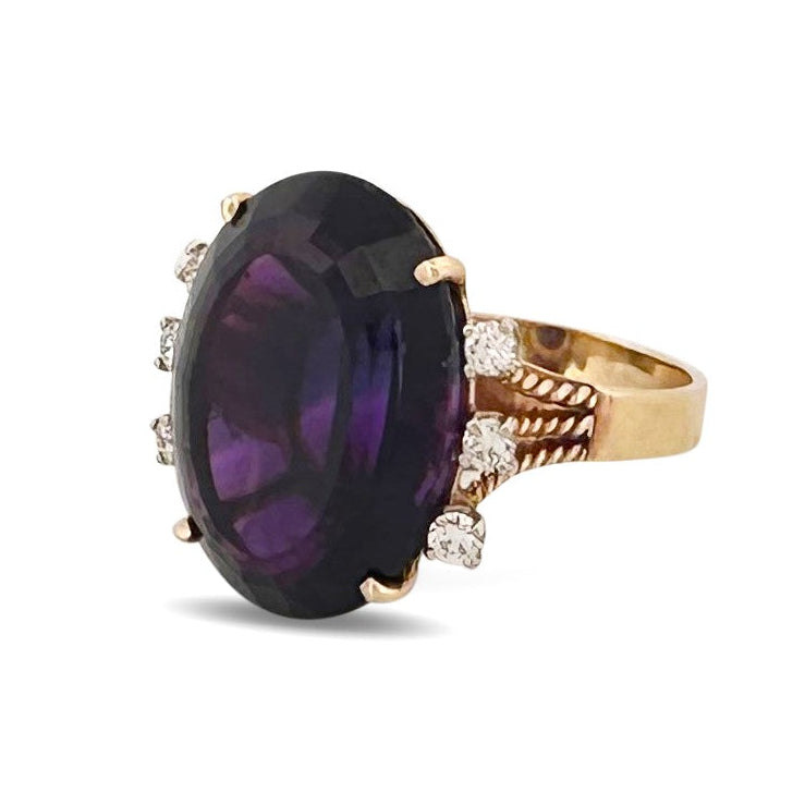 14cts Oval Amethyst & Round Brilliant Diamond Cocktail Ring in 14k Yellow Gold
