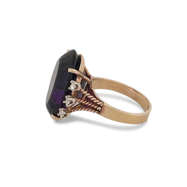 14cts Oval Amethyst & Round Brilliant Diamond Cocktail Ring in 14k Yellow Gold