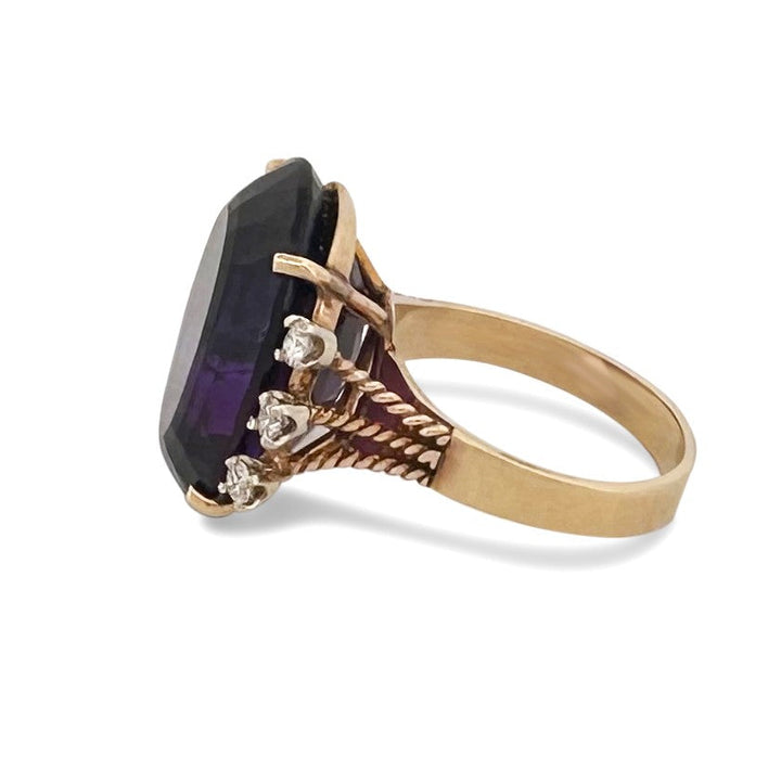 14cts Oval Amethyst & Round Brilliant Diamond Cocktail Ring in 14k Yellow Gold