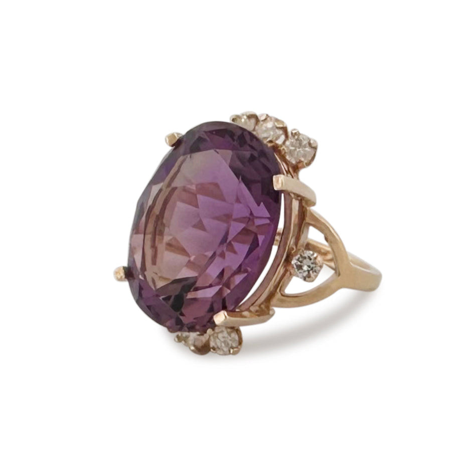 25cts Oval Amethyst & Round Brilliant Diamond Cocktail Ring in 14k Yellow Gold