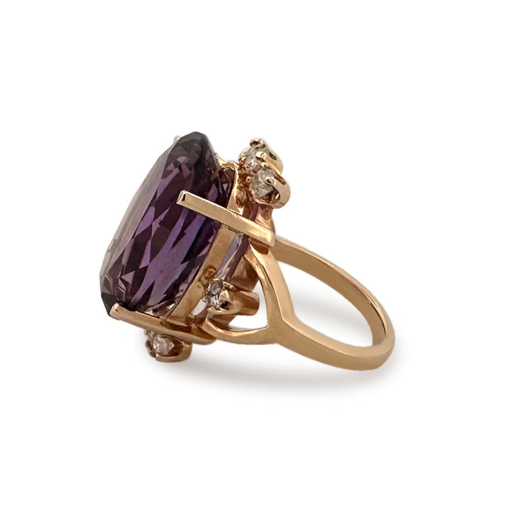 25cts Oval Amethyst & Round Brilliant Diamond Cocktail Ring in 14k Yellow Gold
