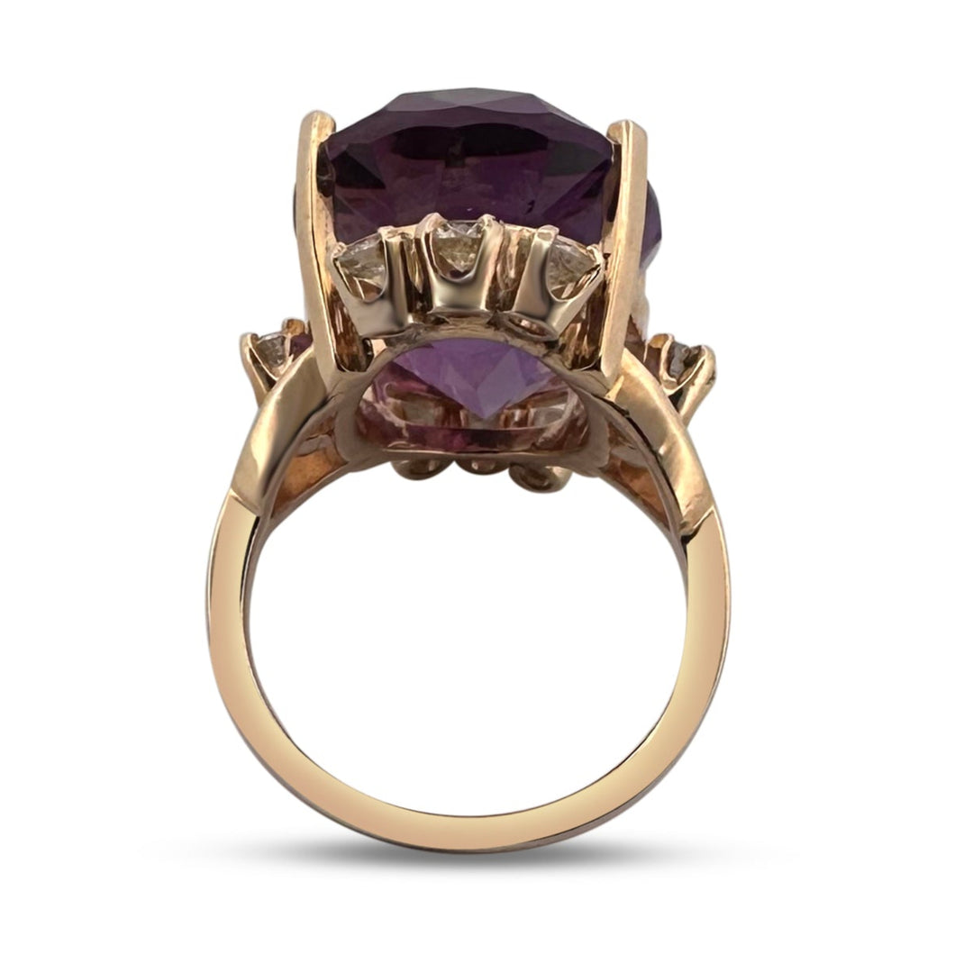 25cts Oval Amethyst & Round Brilliant Diamond Cocktail Ring in 14k Yellow Gold