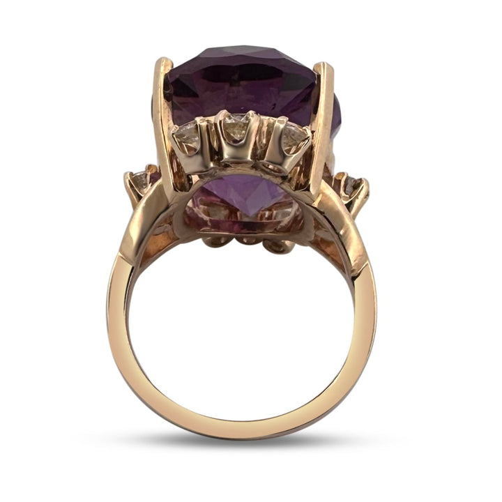 25cts Oval Amethyst & Round Brilliant Diamond Cocktail Ring in 14k Yellow Gold