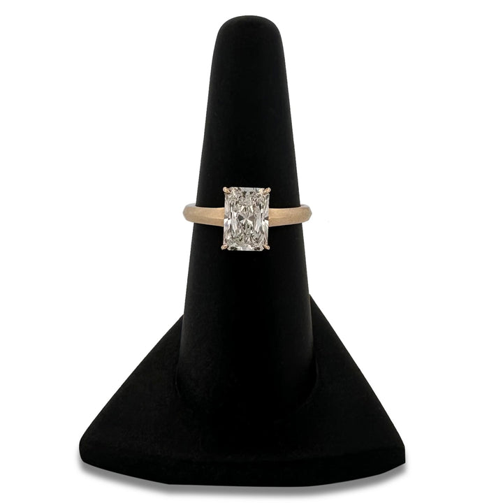 IGI Graded 3.01ct Radiant Cut Lab-Grown Diamond Solitaire Engagement Ring in 14k Yellow Gold