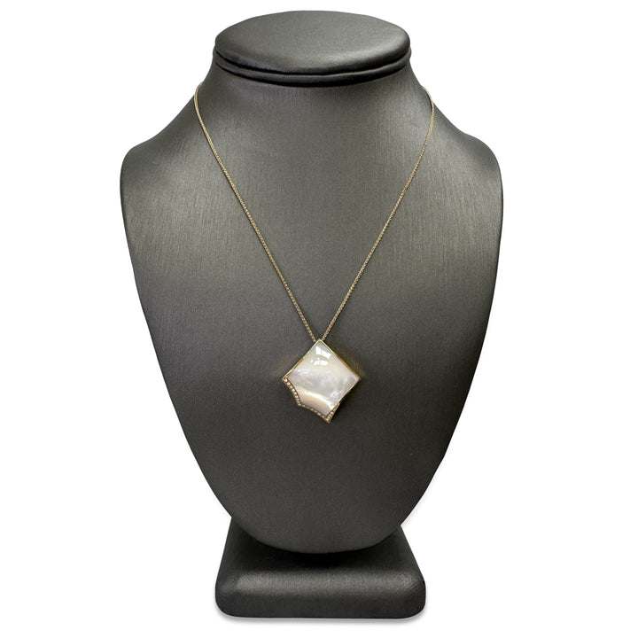 Mother of Pearl and Round Brilliant Natural Diamond Pendant Necklace in 18k Yellow Gold