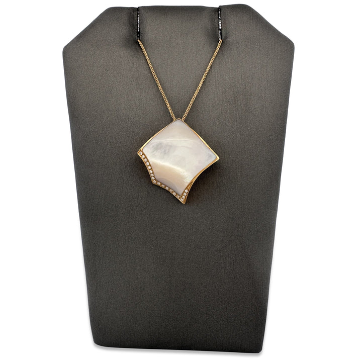 Mother of Pearl and Round Brilliant Natural Diamond Pendant Necklace in 18k Yellow Gold