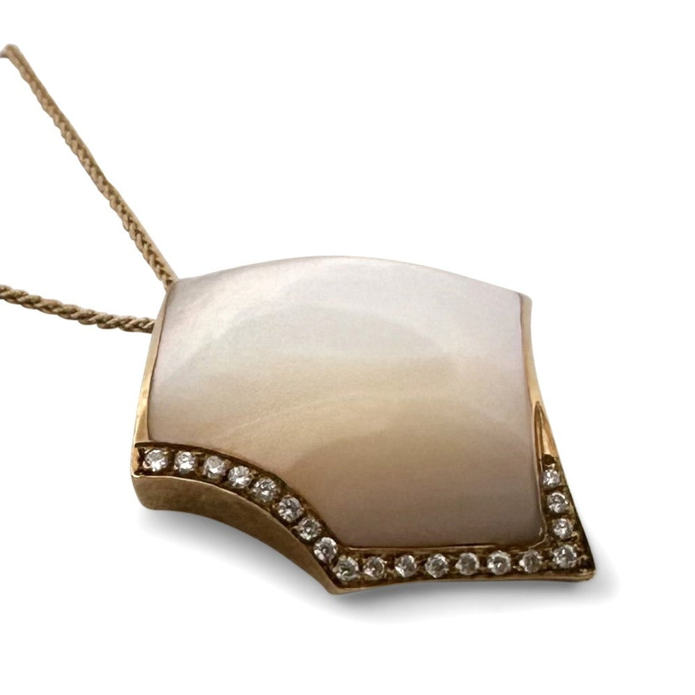 Mother of Pearl and Round Brilliant Natural Diamond Pendant Necklace in 18k Yellow Gold
