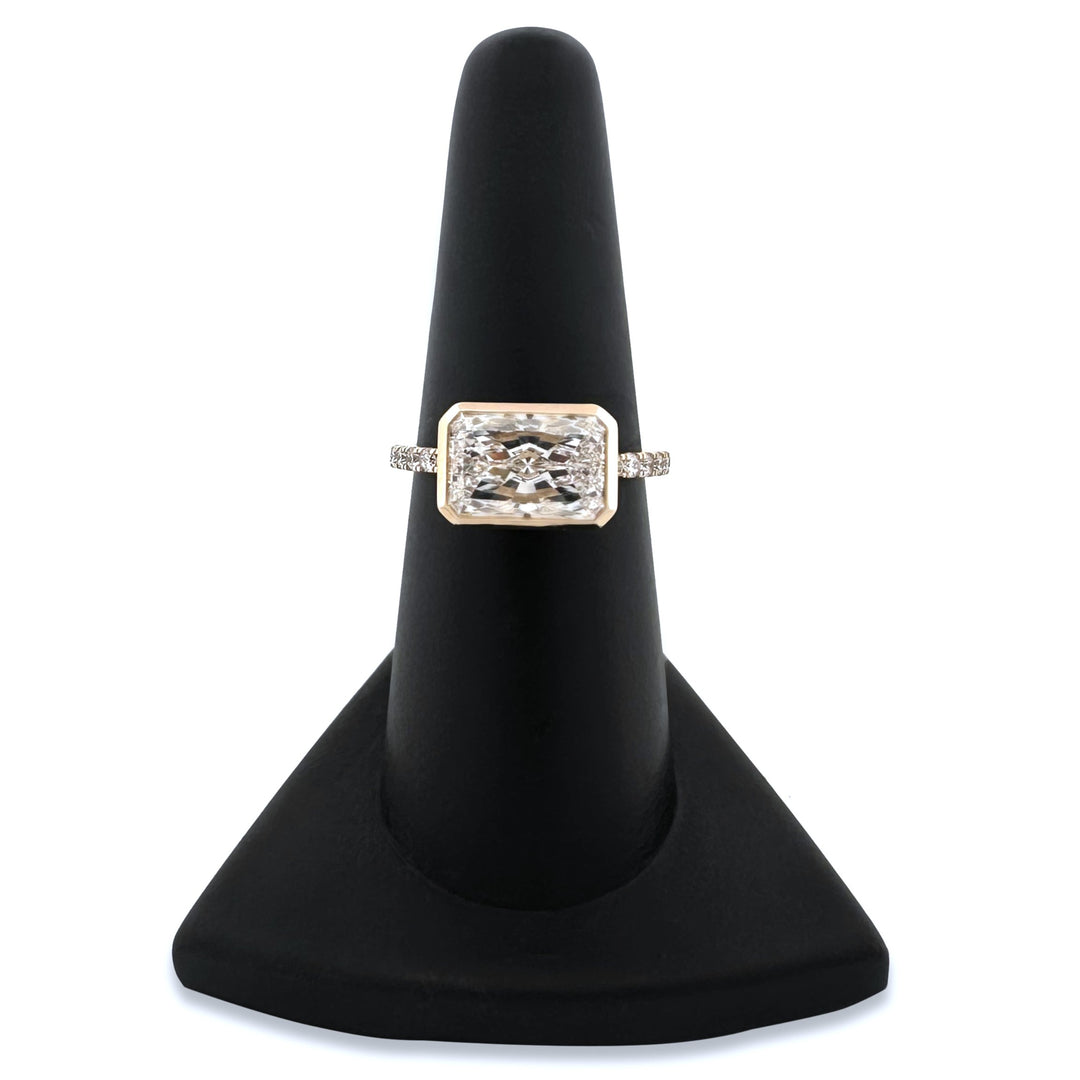 IGI Graded 3.01ct Radiant Cut Bezel-Set Center with Round Brilliants Lab-Grown Diamond Engagement Ring in 14k Yellow Gold
