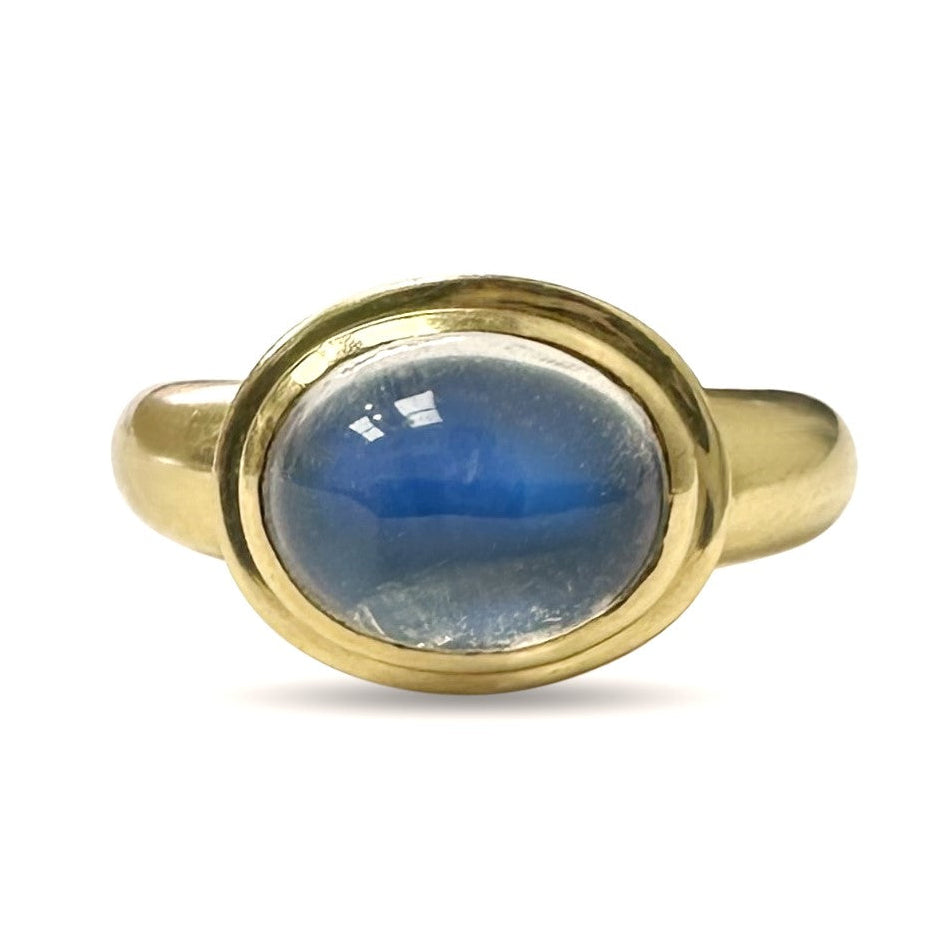 Oval Moonstone Cabochon East-West Cocktail Ring in 18k Yellow Gold