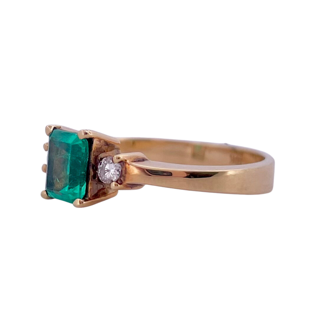 Natural Emerald and Diamond 18k Yellow Gold Ring