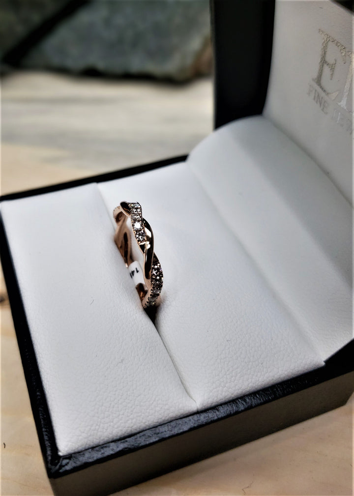 14k Diamond Twist Band in Rose Gold- Elite Fine Jewelers