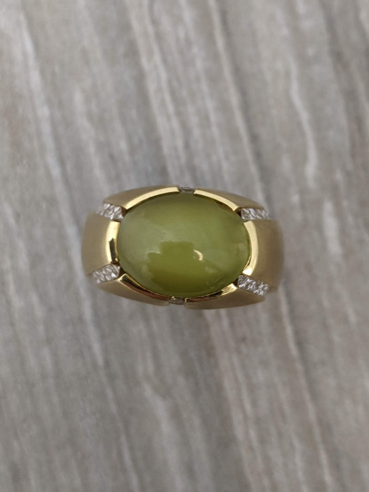 18k Yellow Gold Cat's Eye Chrysoberyl and Diamond Men’s Ring