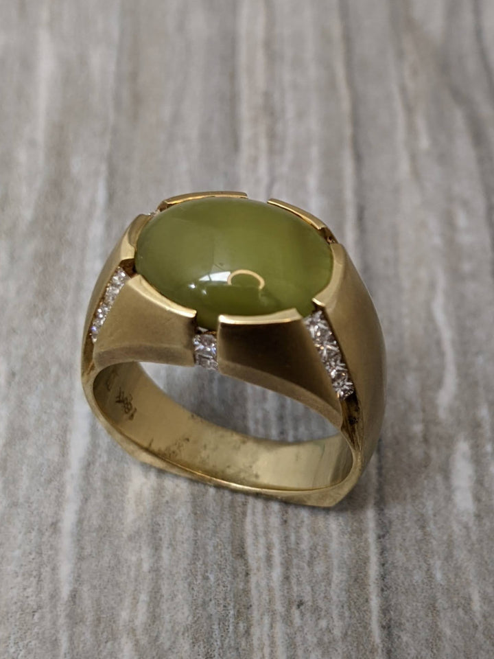 18k Yellow Gold Cat's Eye Chrysoberyl and Diamond Men’s Ring