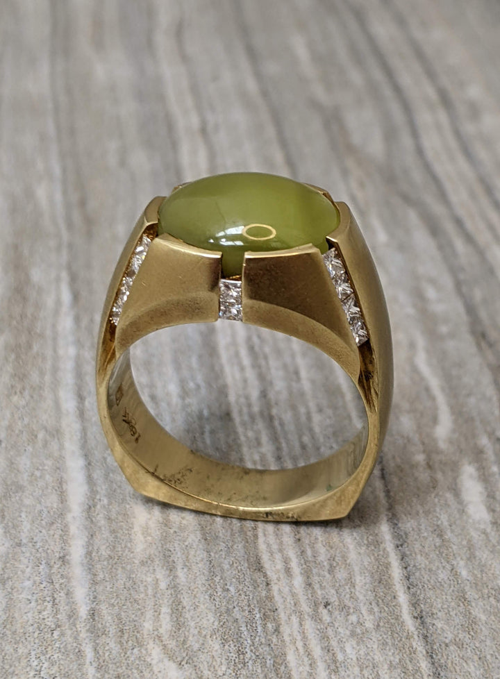 18k Yellow Gold Cat's Eye Chrysoberyl and Diamond Men’s Ring