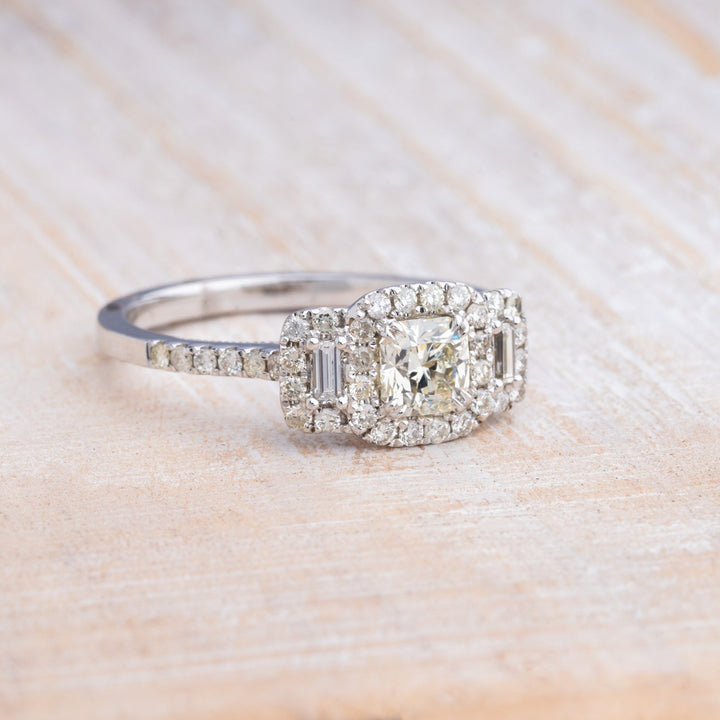 Diamond halo engagement ring