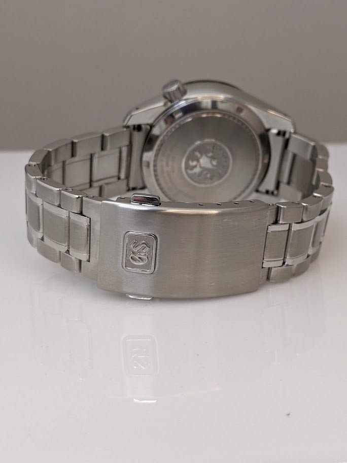 Grand Seiko gmt sport Watch in green - Elite Fine Jewelers