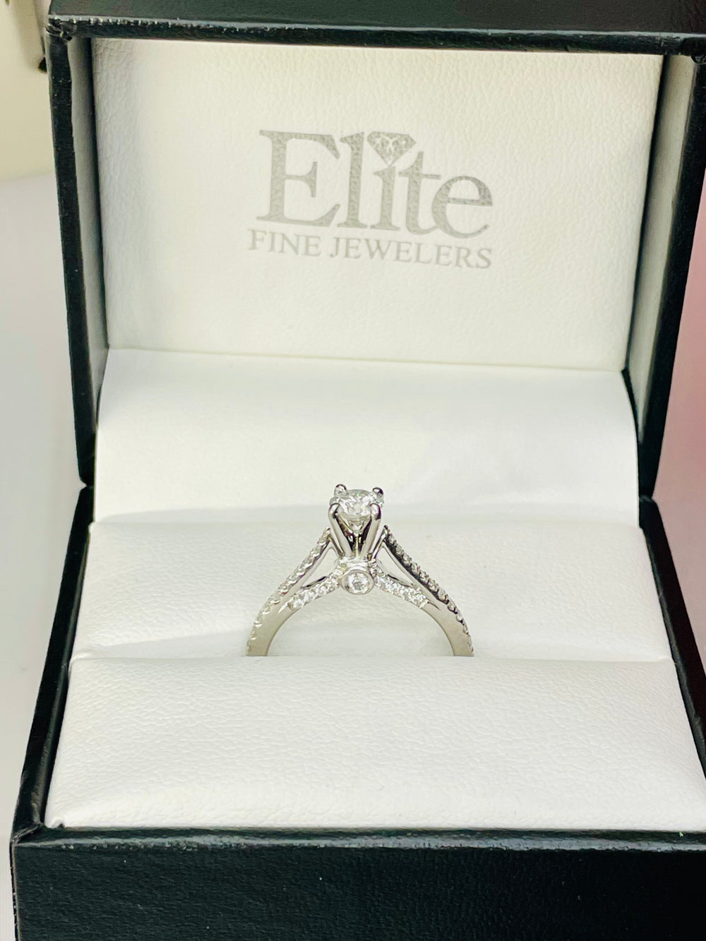 Beautiful 3/4 Carat Total Weight Diamond Engagement Ring, gallery detail