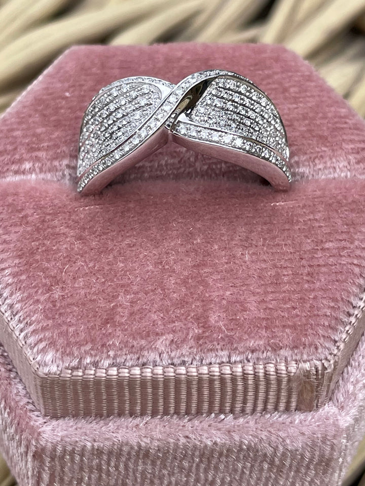 18K White Gold Diamond Fashion Ring