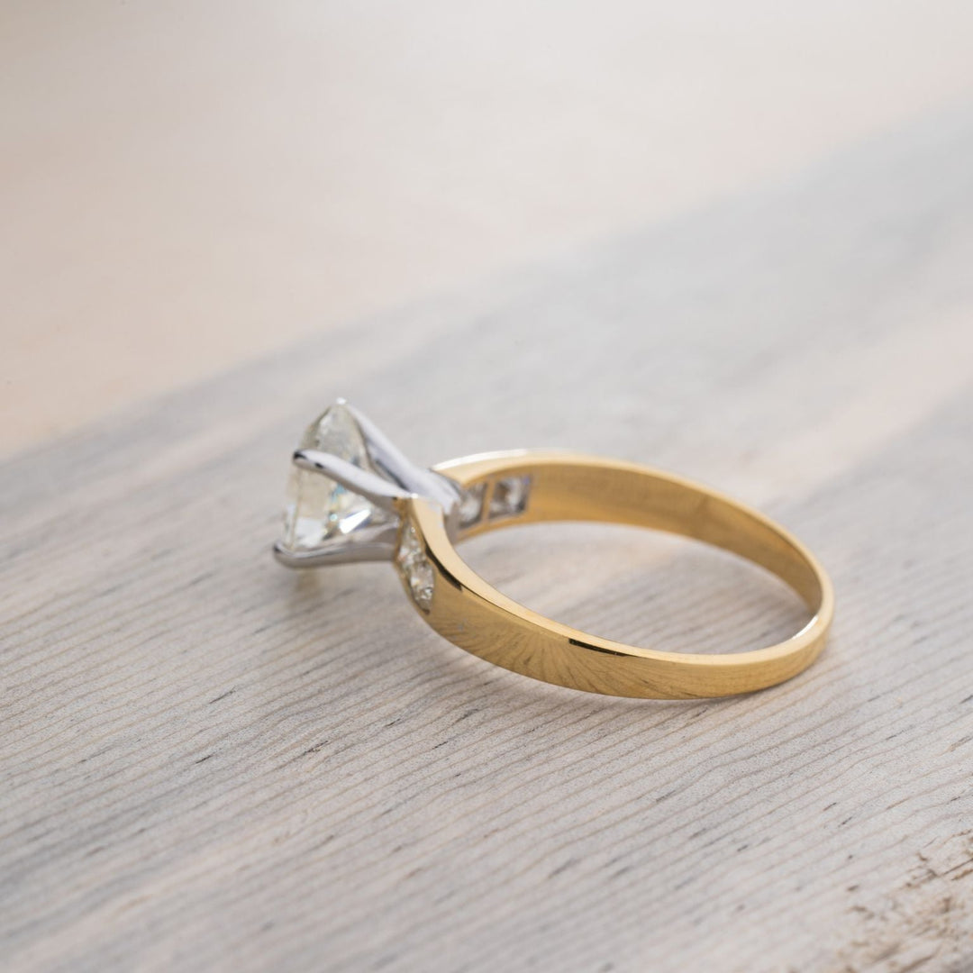Oval Cut Diamond Engagement Ring 18K Yellow Gold - Elite Fine Jewelers